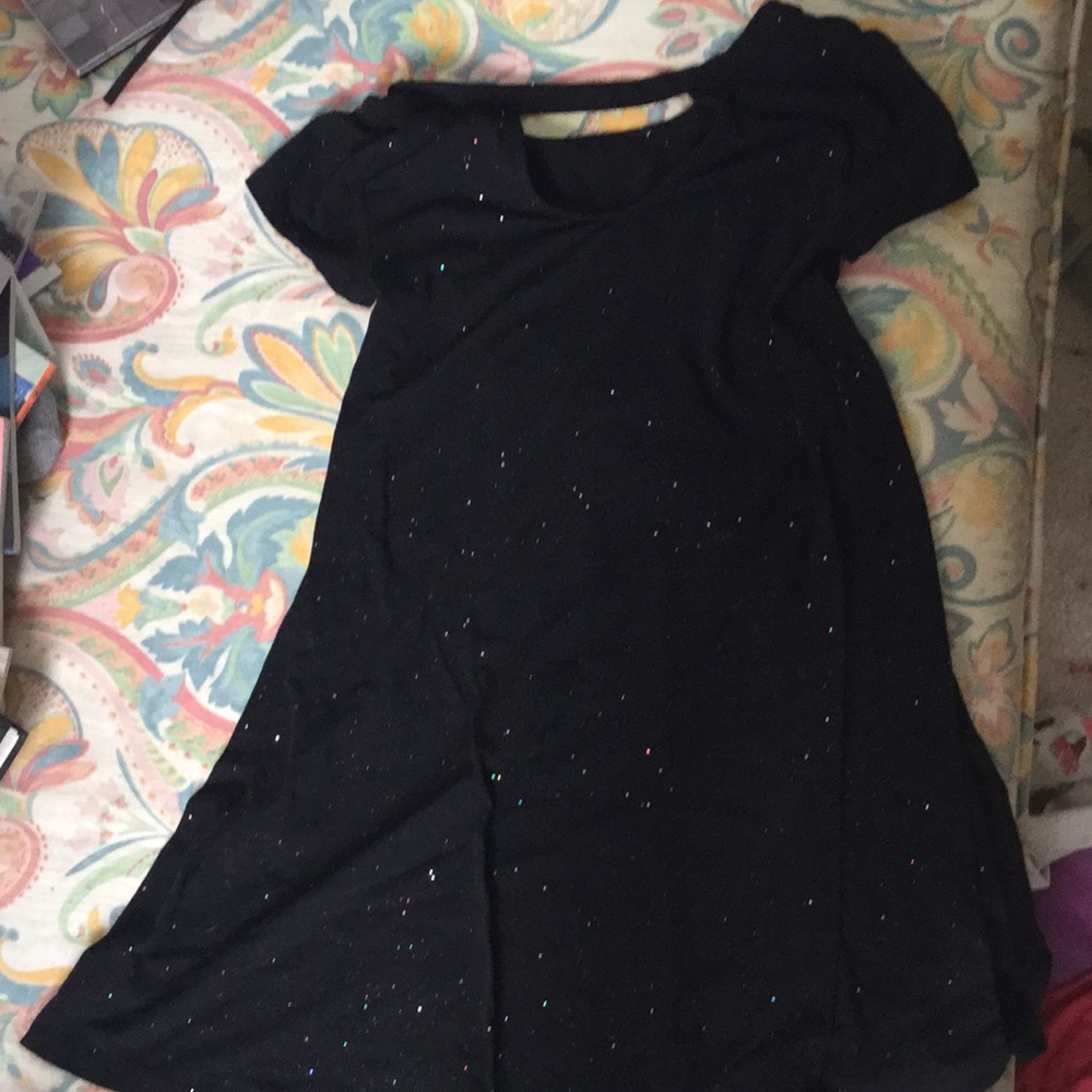 I’m selling a sparkly shirt